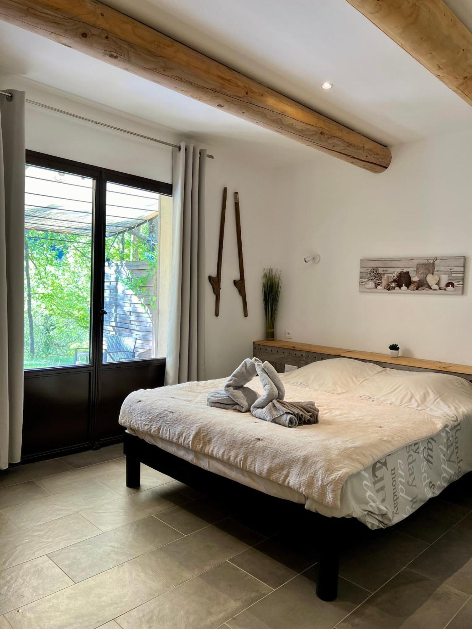 Céreste Gite Nature En Luberon מראה חיצוני תמונה